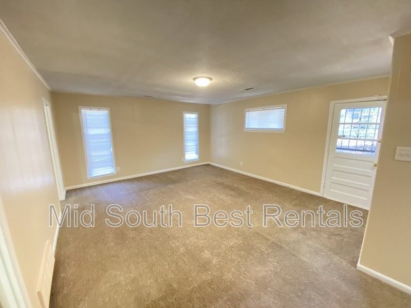 1946 Willow Wood Ave - Photo 2 of 11