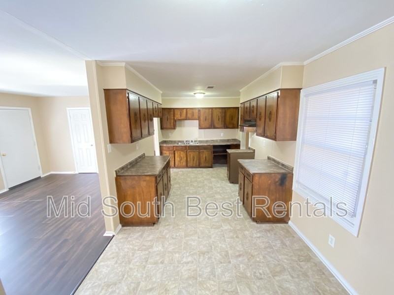 1946 Willow Wood Ave - Photo 3 of 11