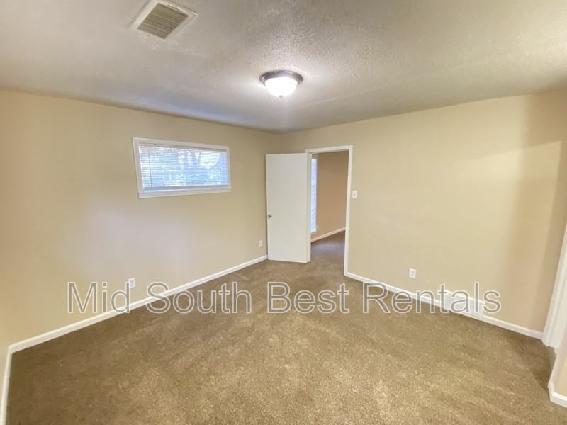 1946 Willow Wood Ave - Photo 5 of 11