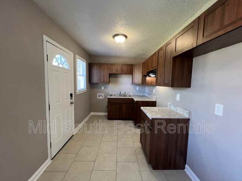 2674 Frisco Ave - Photo 3 of 8