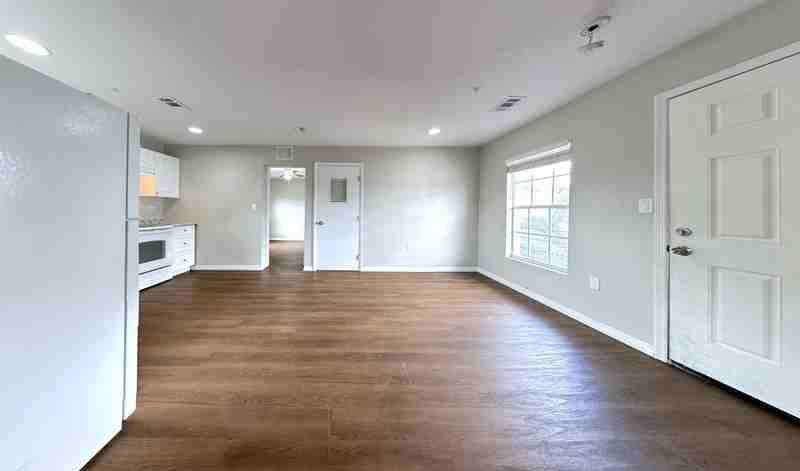 425 F St - Photo 7 of 31