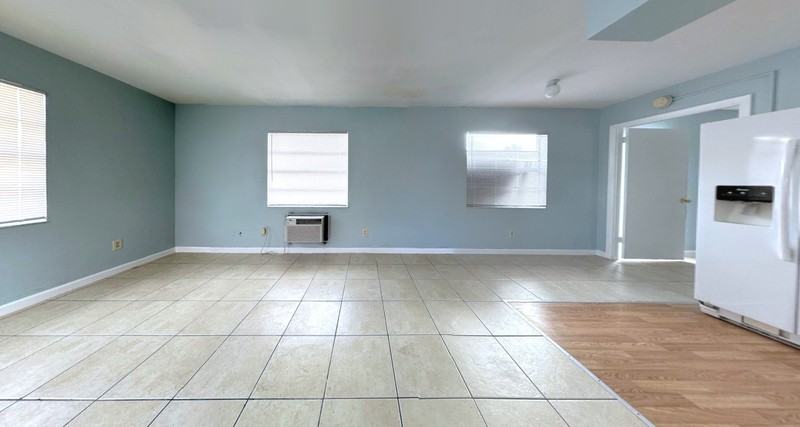 215 N Wild Olive Ave - Photo 4 of 19