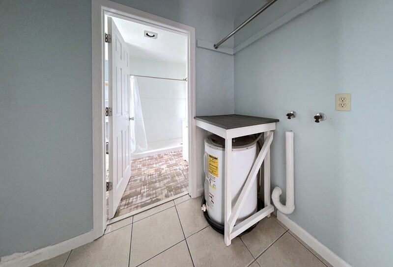 215 N Wild Olive Ave - Photo 7 of 19