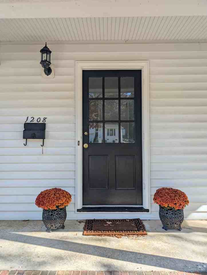 1208 Somerset Rd - Photo 2 of 14