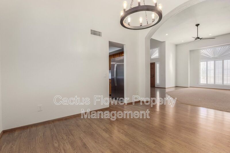 13204 S 38th Pl - Photo 5 of 41