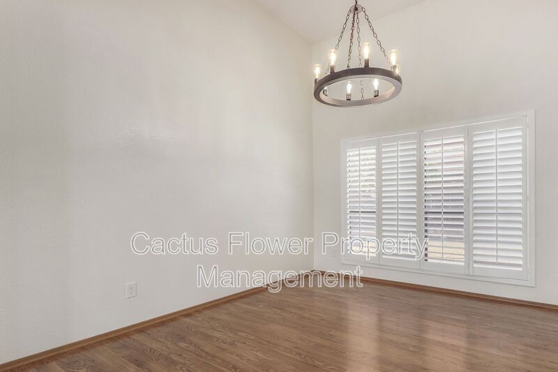 13204 S 38th Pl - Photo 6 of 41
