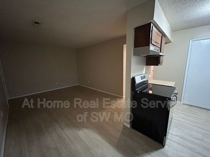 765 South Ave #4 - Photo 4 of 8
