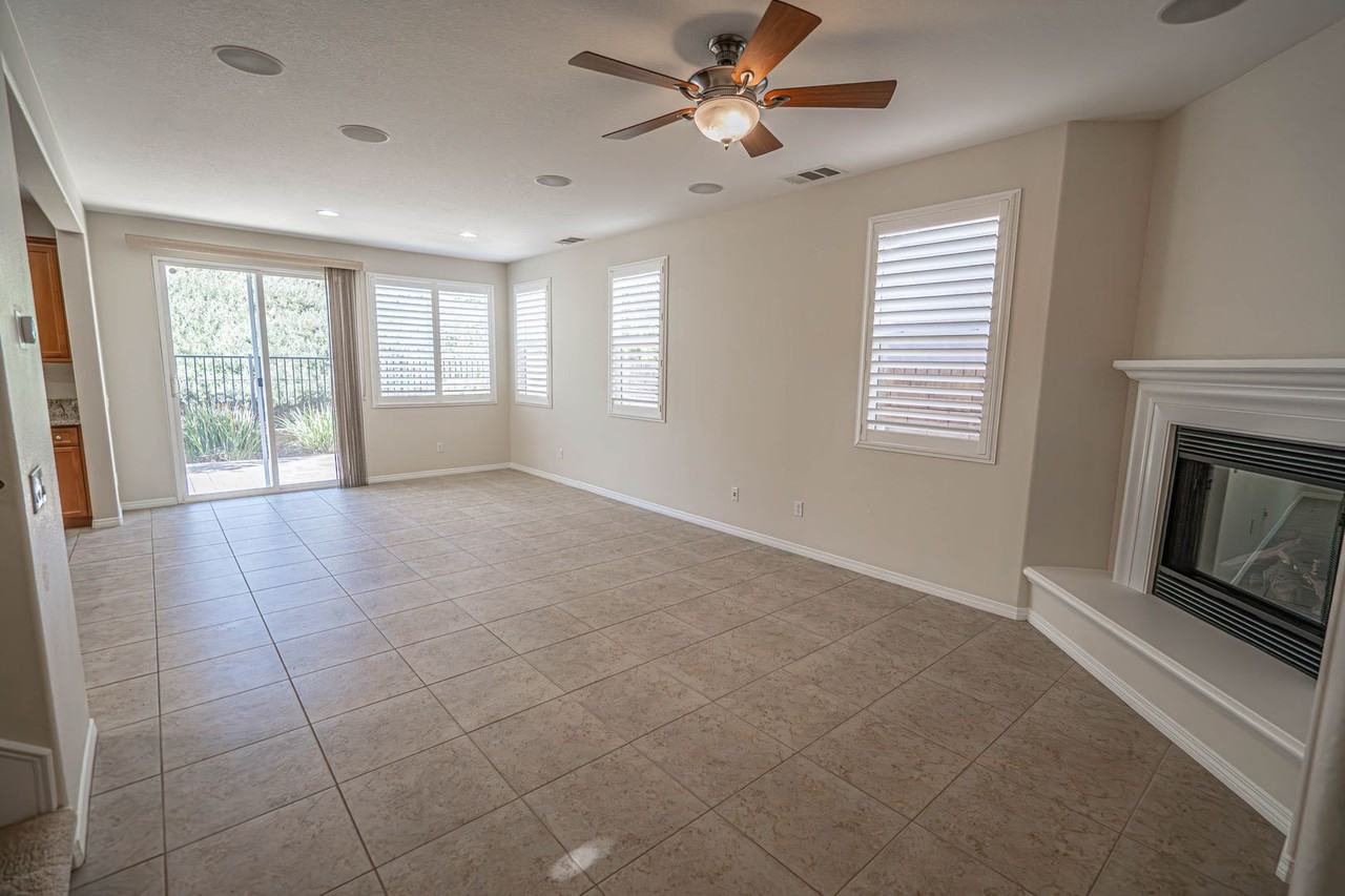 28825 Panorama Ct - Photo 3 of 29