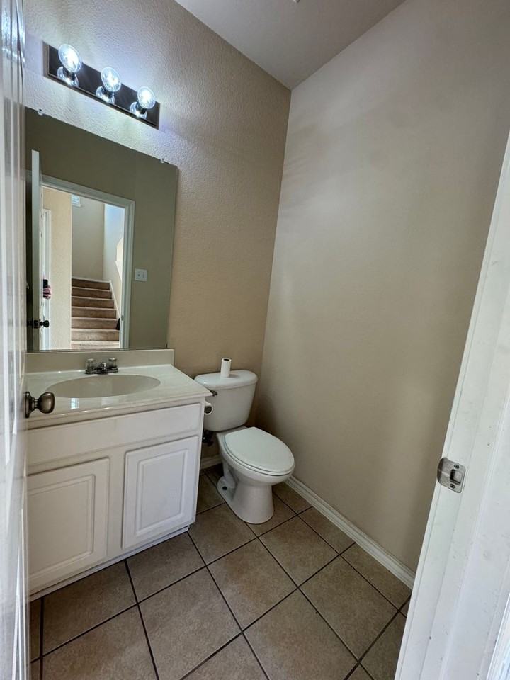 4529 Hickory Meadows Ln - Photo 3 of 20