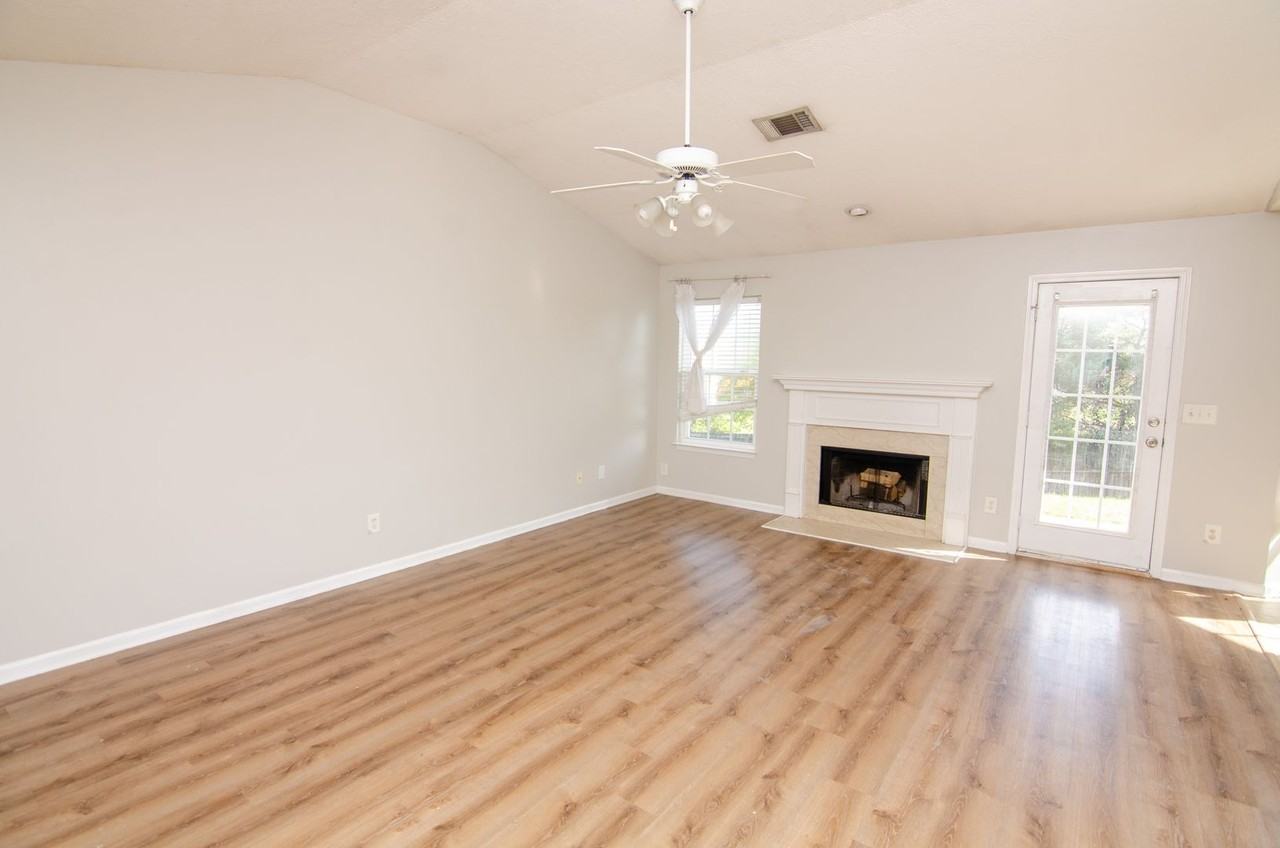 1912 Portview Dr - Photo 3 of 21