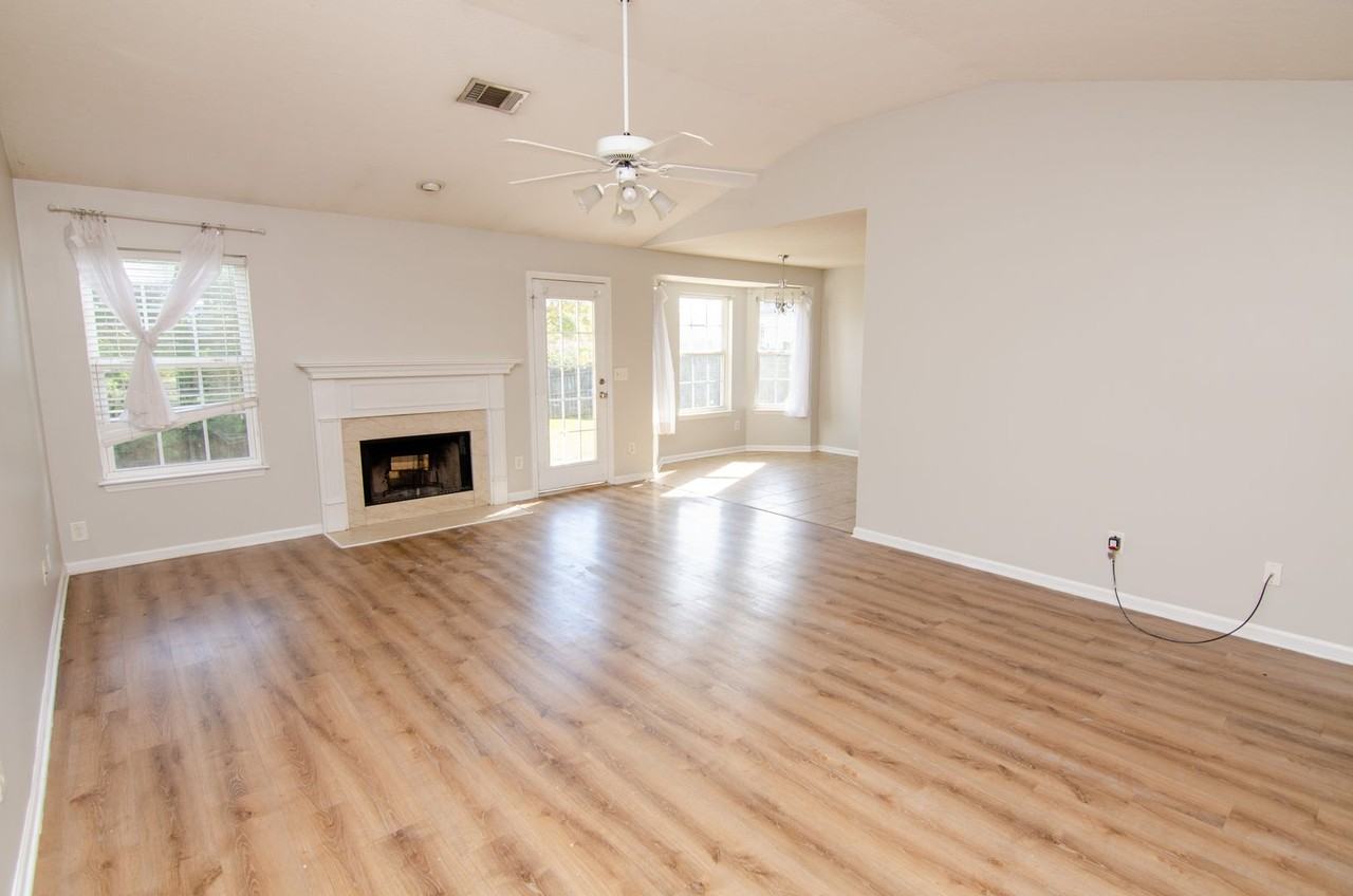 1912 Portview Dr - Photo 4 of 21