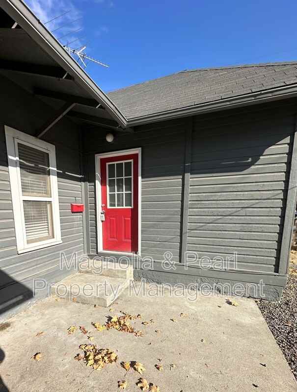 1521 Blaine St #3 - Photo 3 of 16