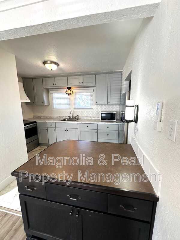 1521 Blaine St #3 - Photo 4 of 16