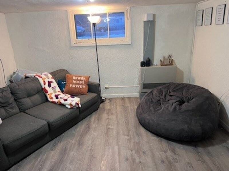 908 E Park Ave - Photo 3 of 9