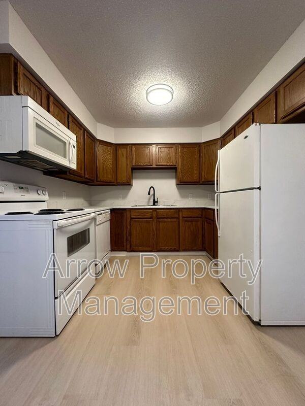 535 W Saunders Ave #6 - Photo 3 of 9