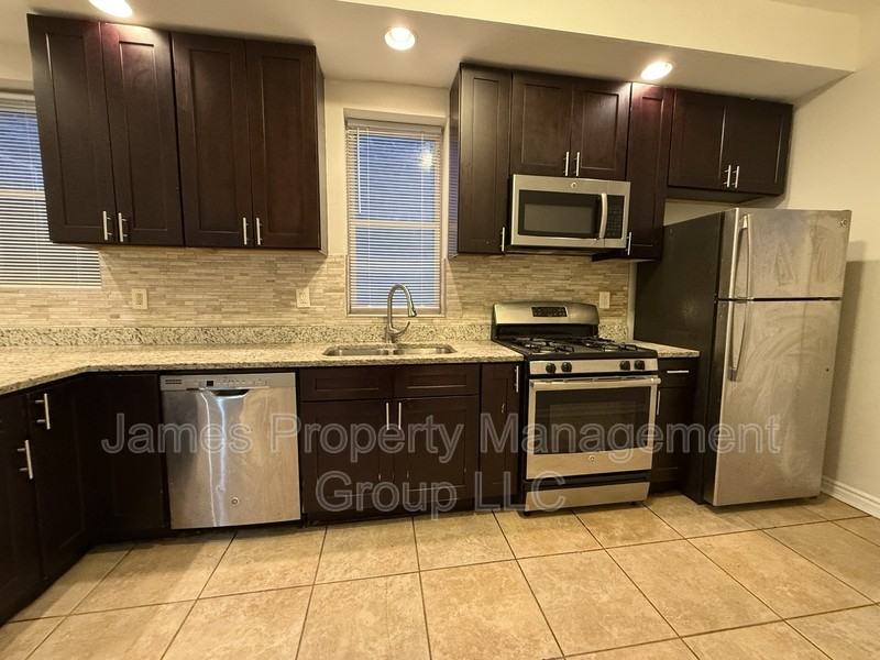 3036 S Union Ave - Photo 4 of 13