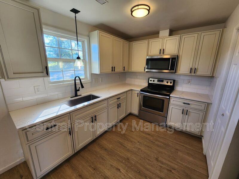 158 S Forest St - Photo 5 of 15