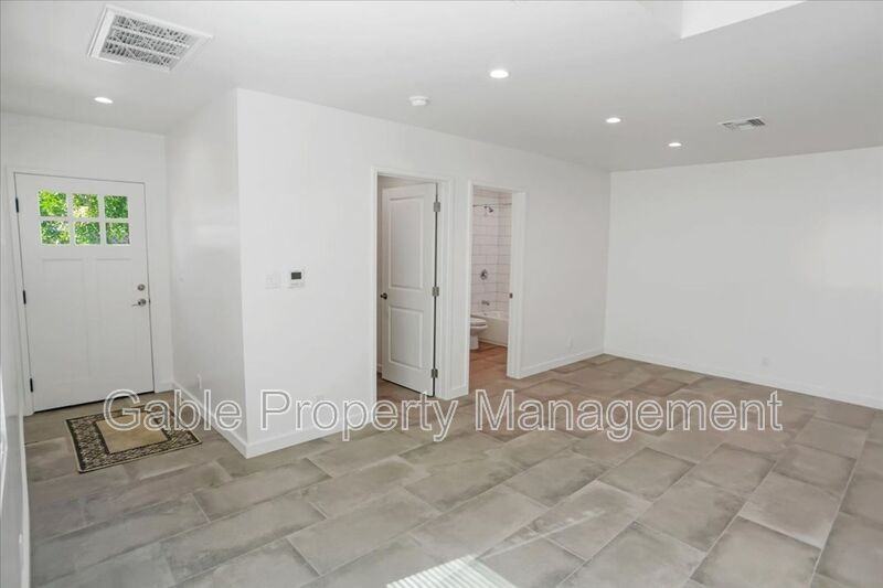 9428 1/2 Crebs Ave - Photo 2 of 13