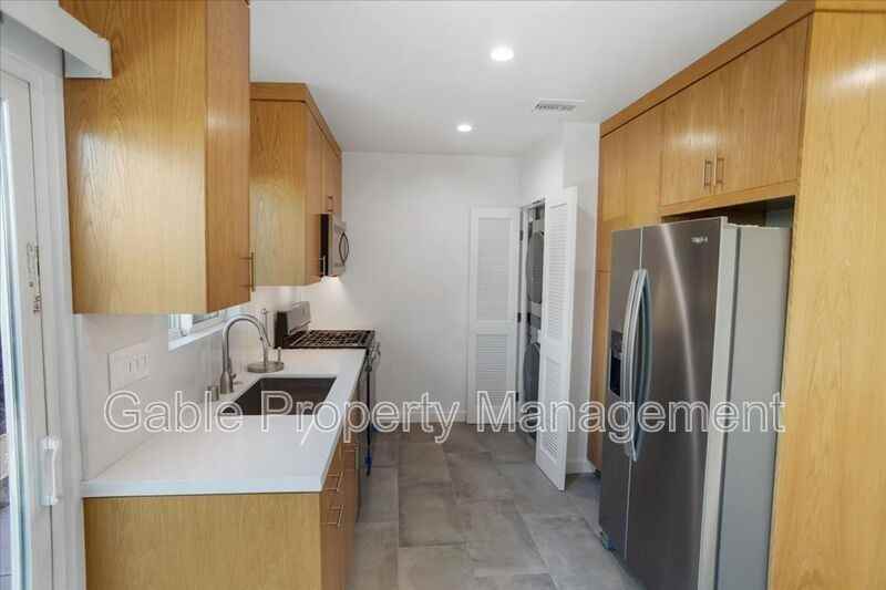 9428 1/2 Crebs Ave - Photo 6 of 13