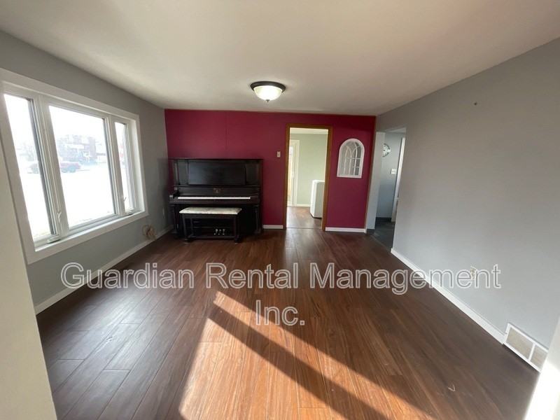 888 Huron Ave - Photo 3 of 11