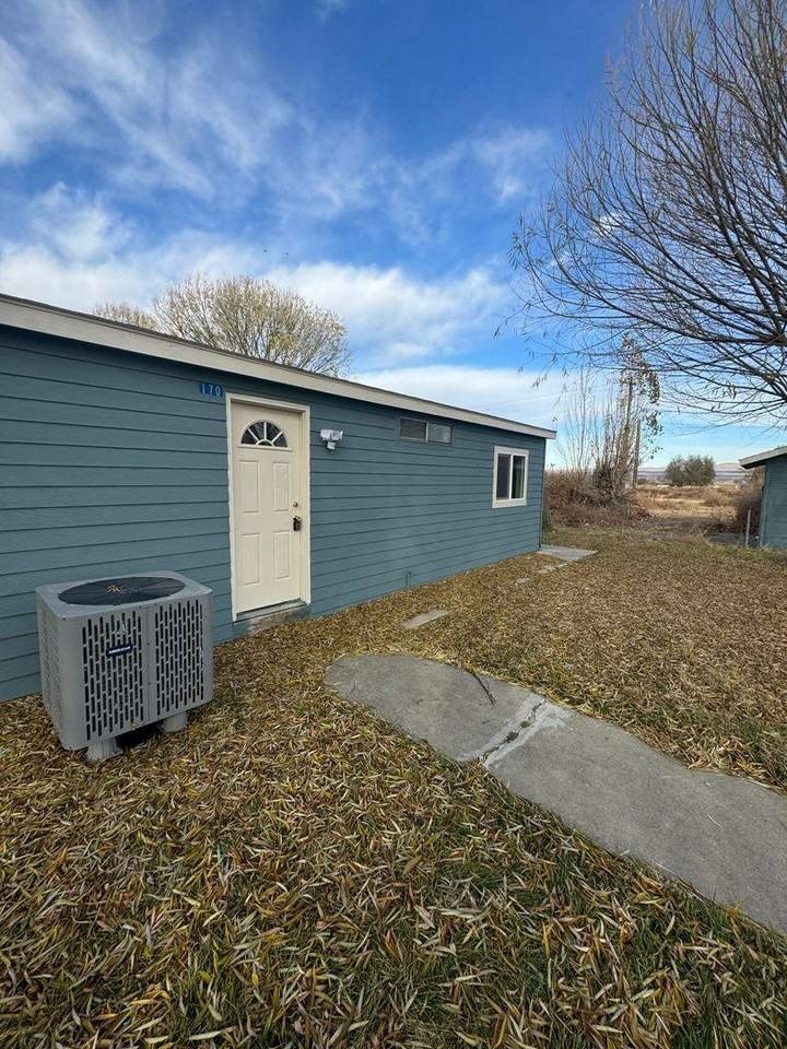 170 S Outlook Rd - Photo 2 of 12