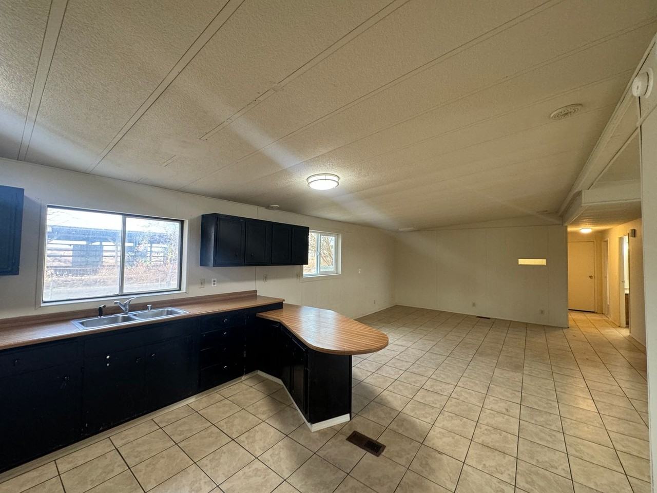 170 S Outlook Rd - Photo 3 of 12