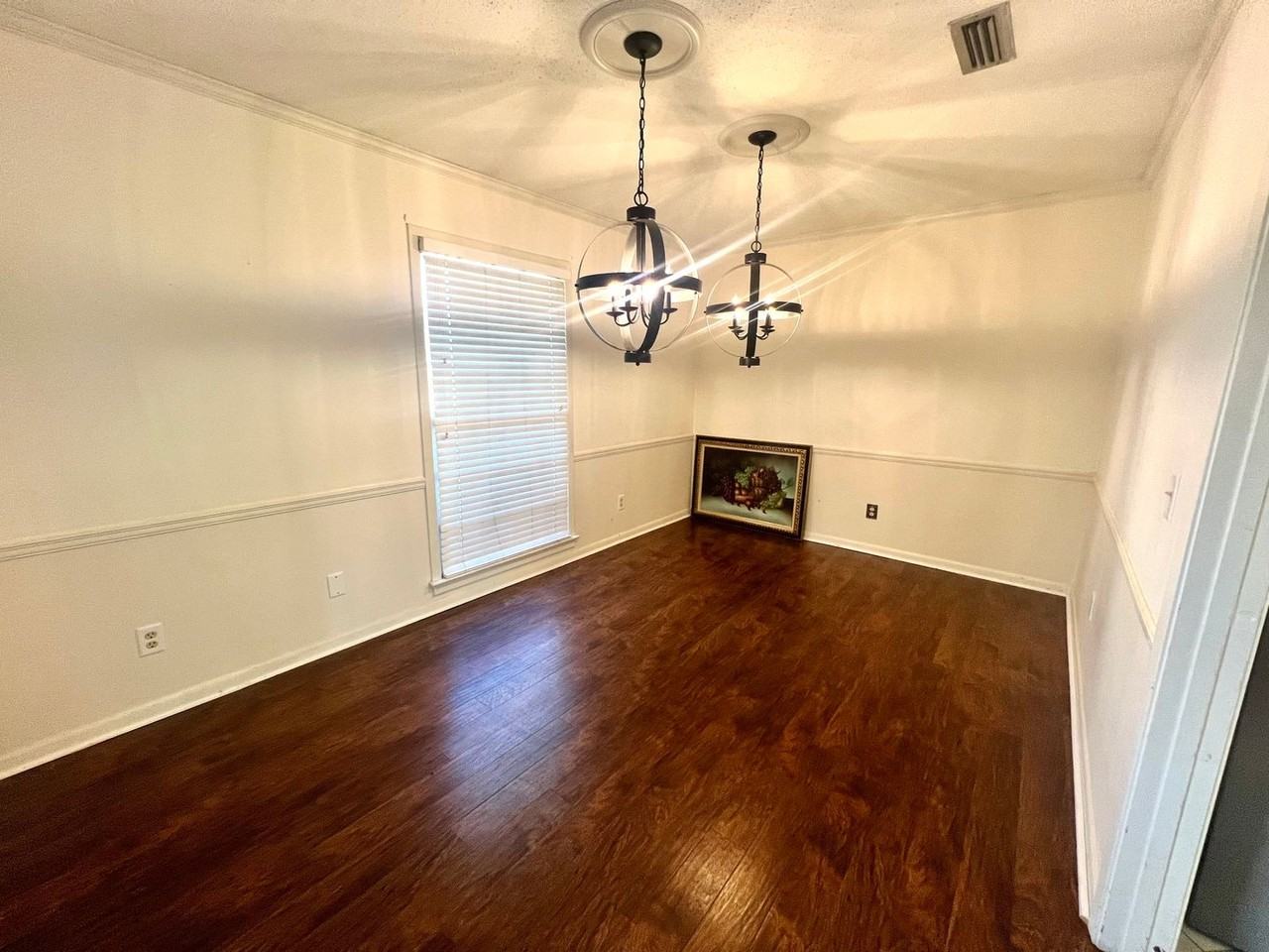 107 Hampton Ave - Photo 4 of 14