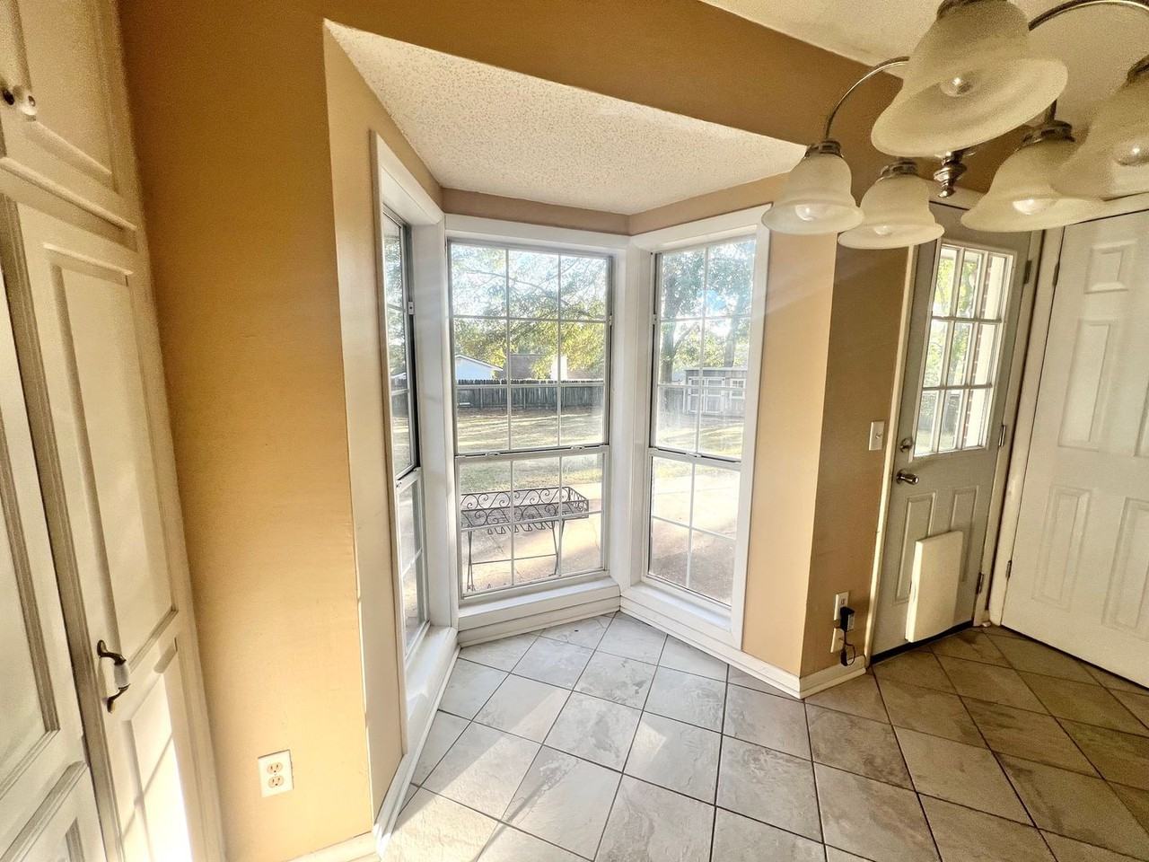 107 Hampton Ave - Photo 7 of 14