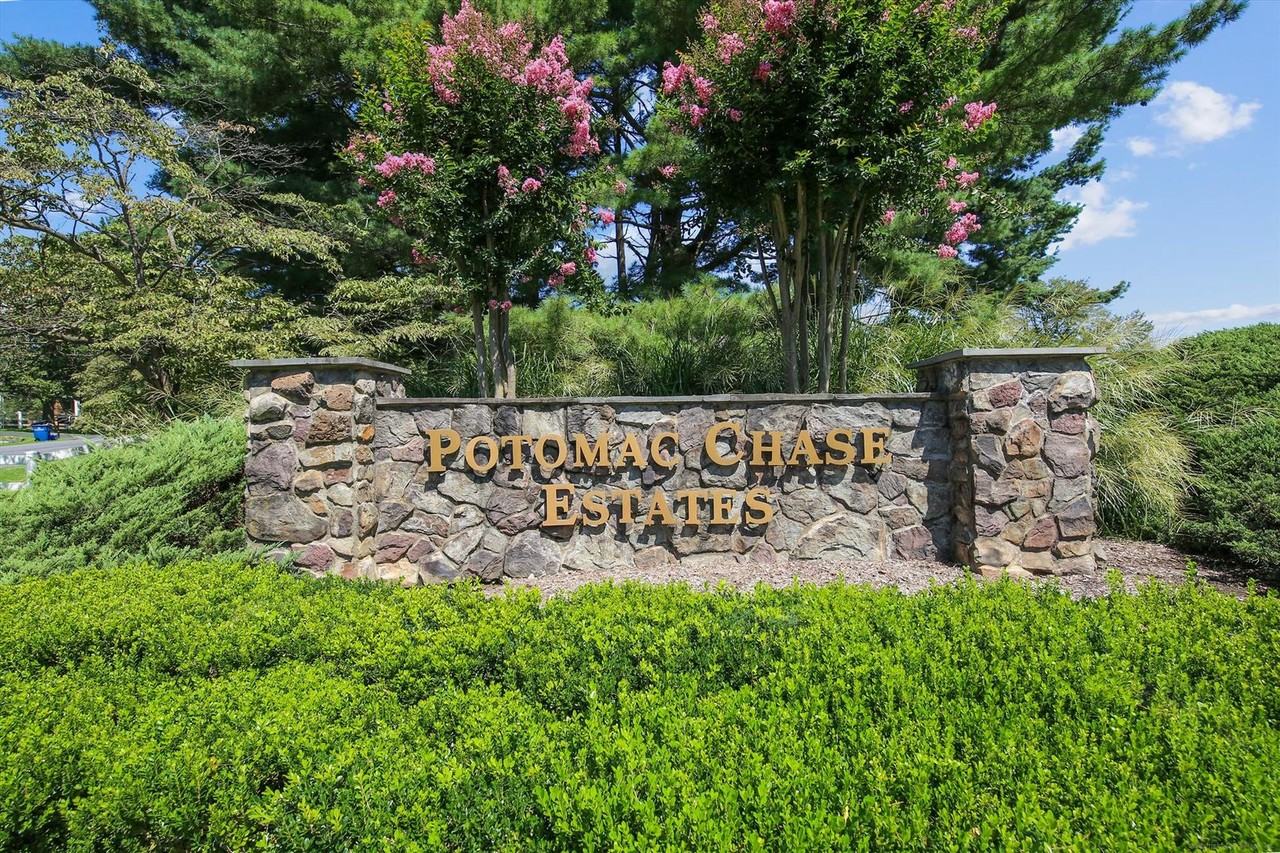 15237 Jones Ln - Photo 2 of 28