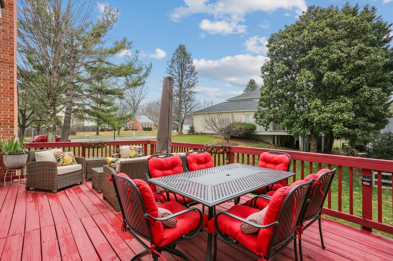 15237 Jones Ln - Photo 4 of 28