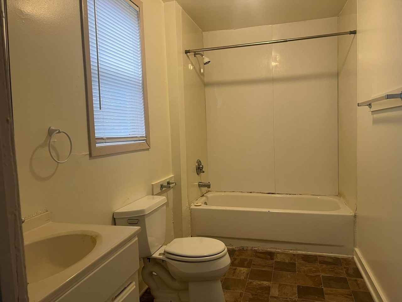 336 S 11th St - Photo 3 of 11