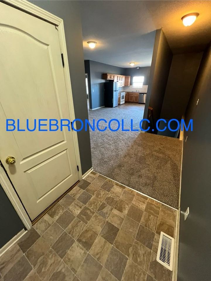 10500 E 45th Ter - Photo 2 of 17