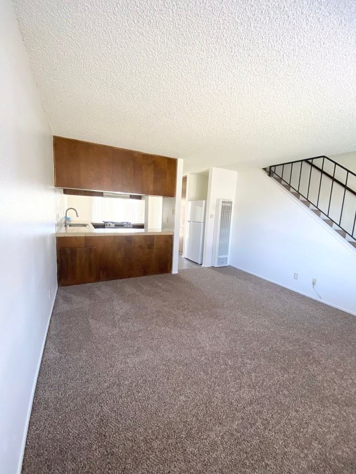 F736 - Photo 3 of 14