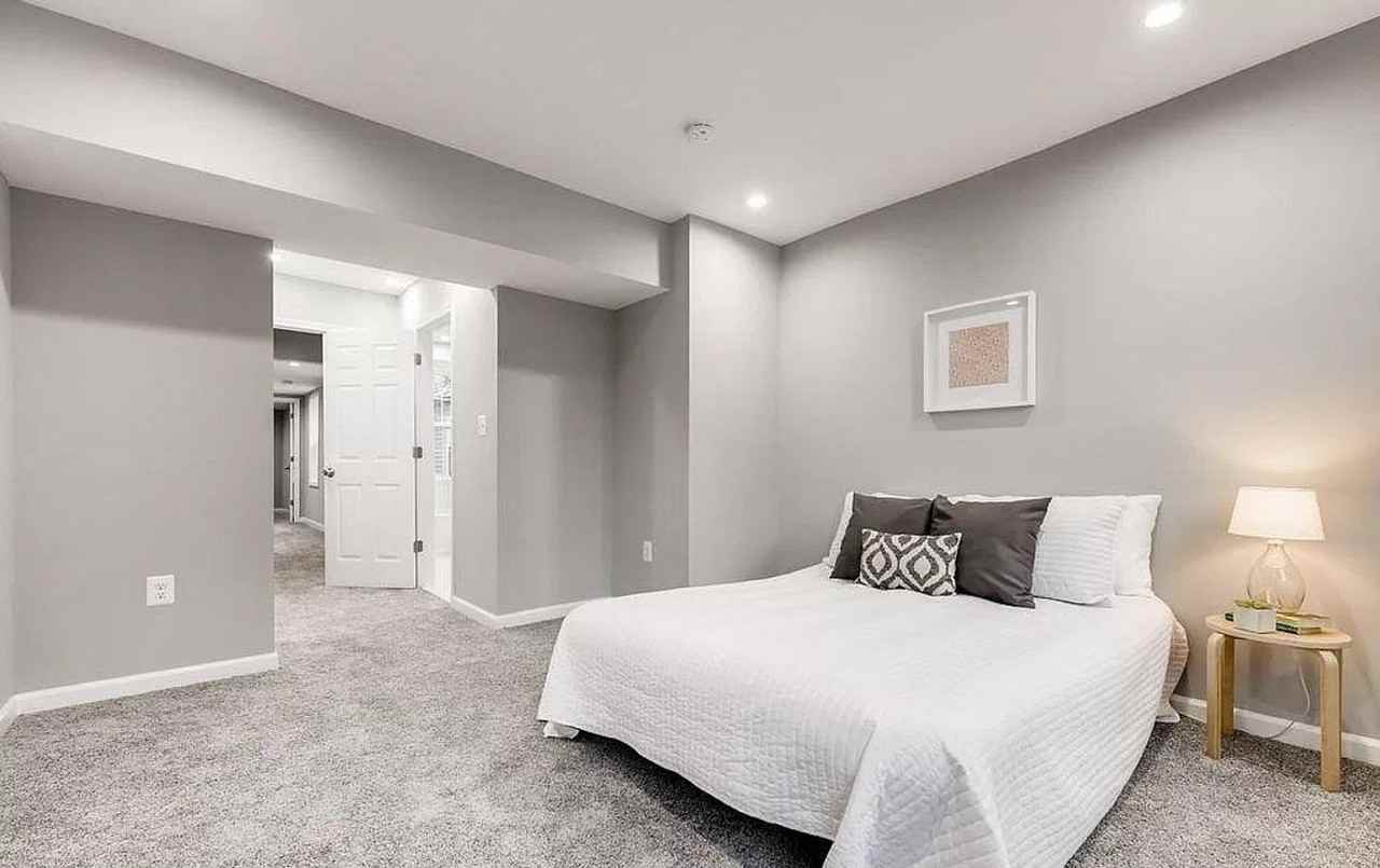 1927 Bank Street - Photo 5 of 9