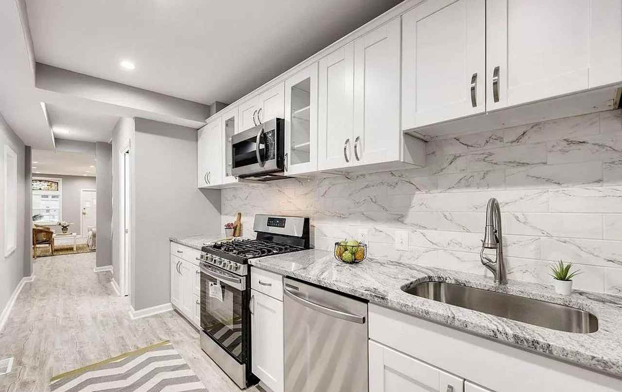 1927 Bank Street - Photo 6 of 9