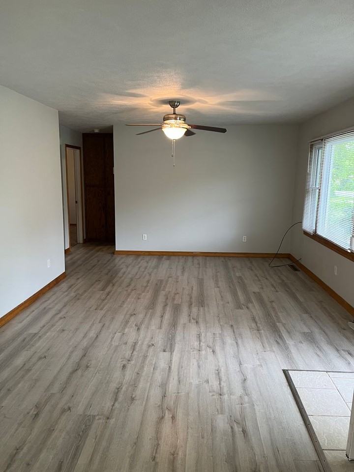 744 S West Ave - Photo 2 of 10