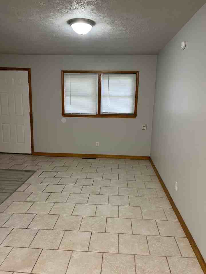 744 S West Ave - Photo 3 of 10