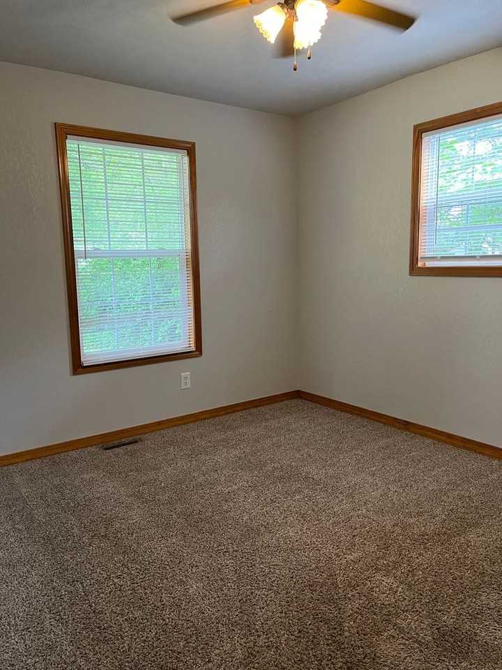 744 S West Ave - Photo 5 of 10