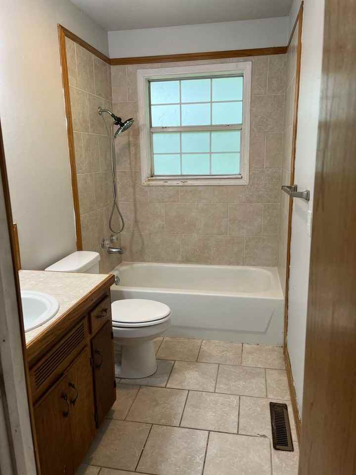 744 S West Ave - Photo 7 of 10