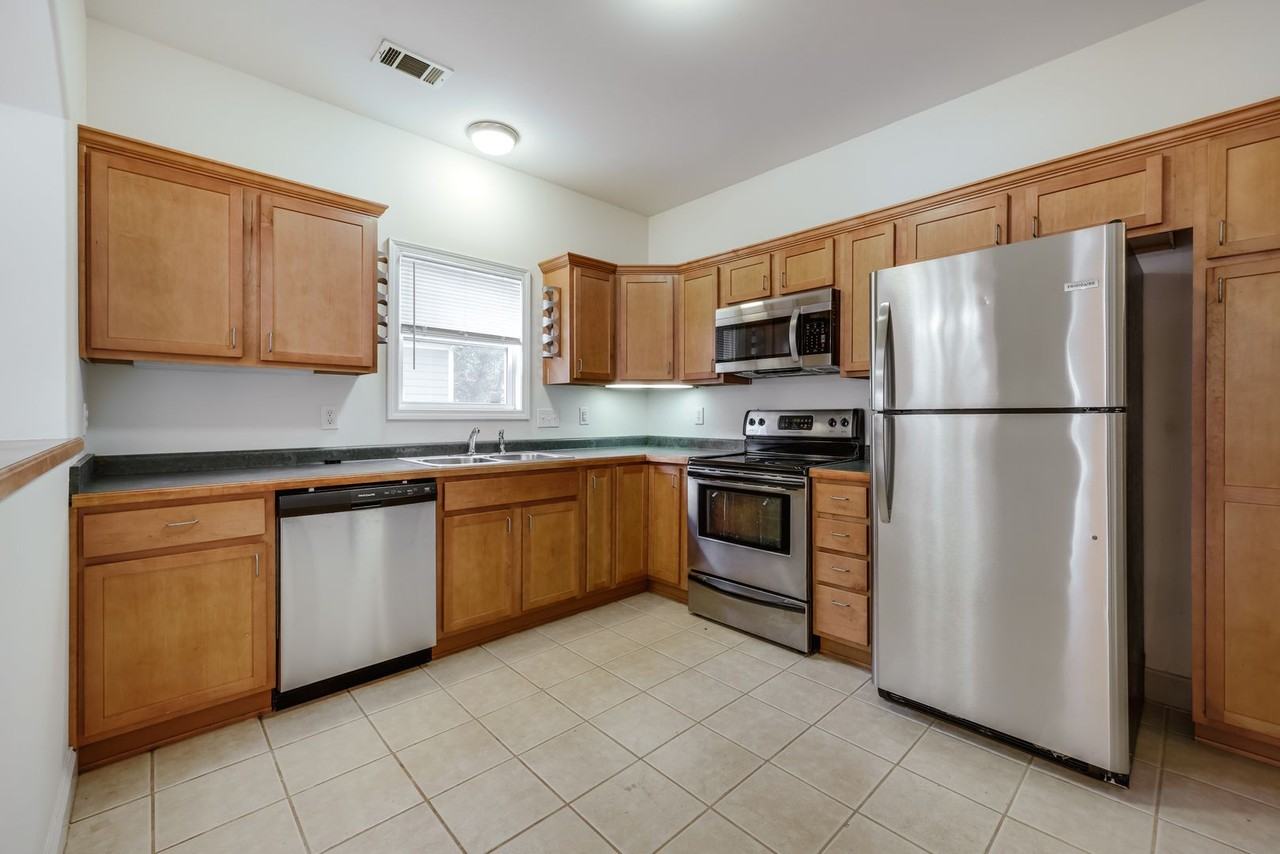 175 Arch St - Photo 7 of 37