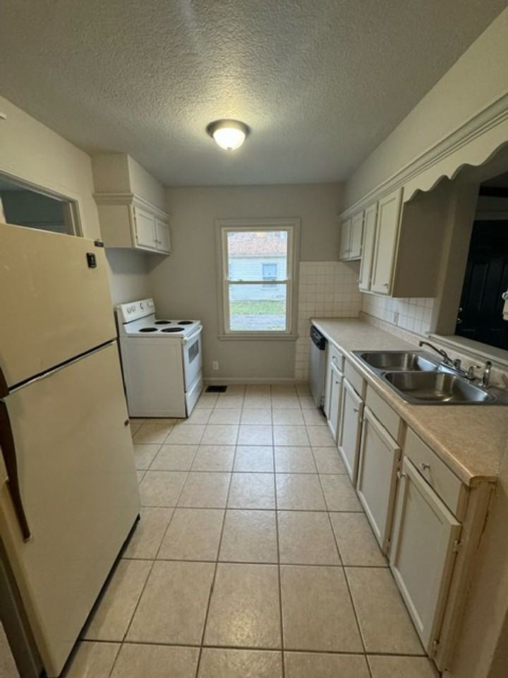 4606 Werling Dr - Photo 3 of 10