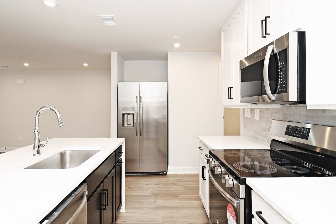 2407 Anlee Rd - Photo 2 of 17