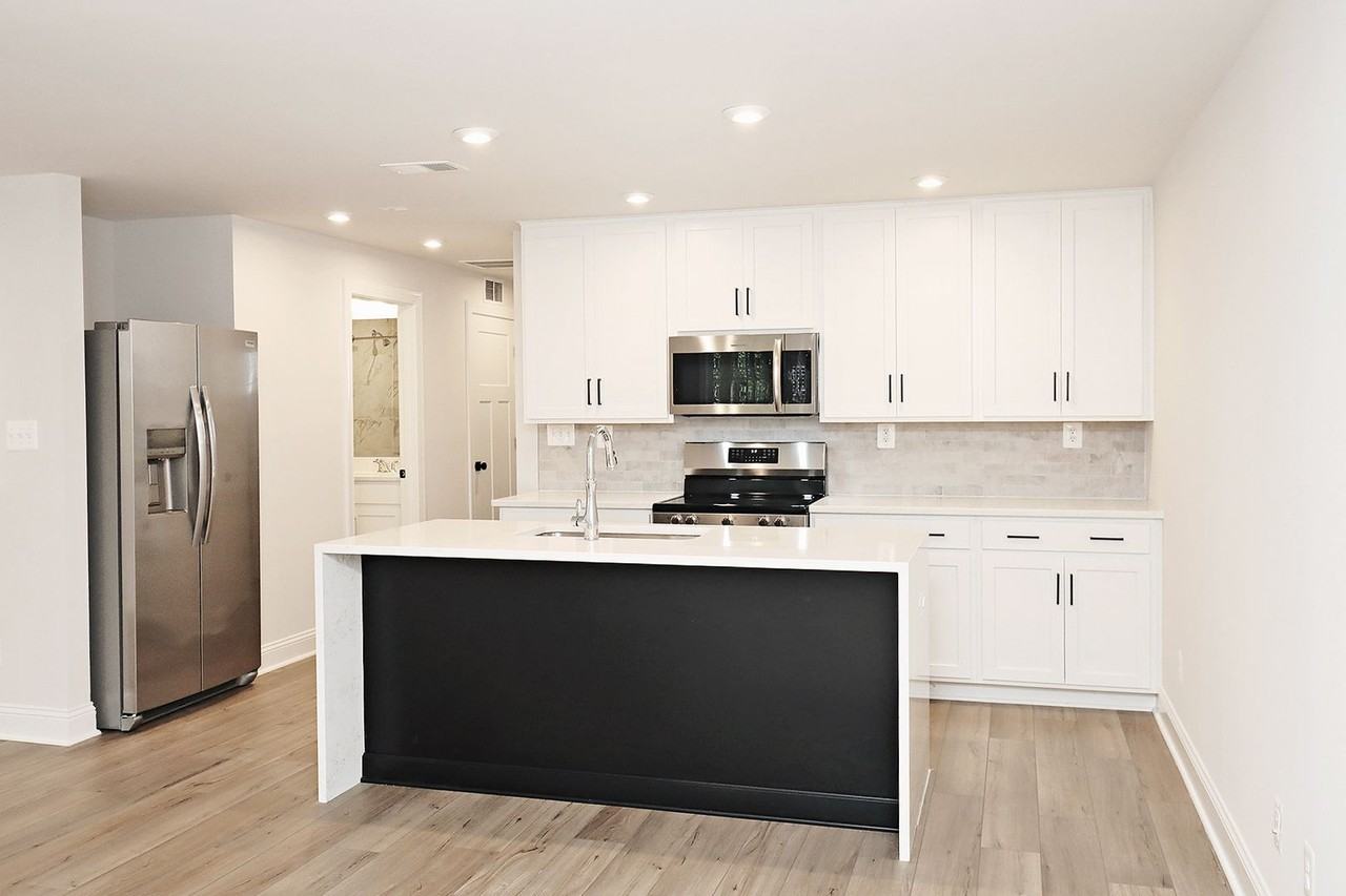 2407 Anlee Rd - Photo 3 of 17