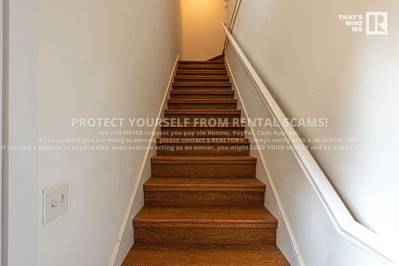 1382 W Cleveland St - Photo 3 of 10