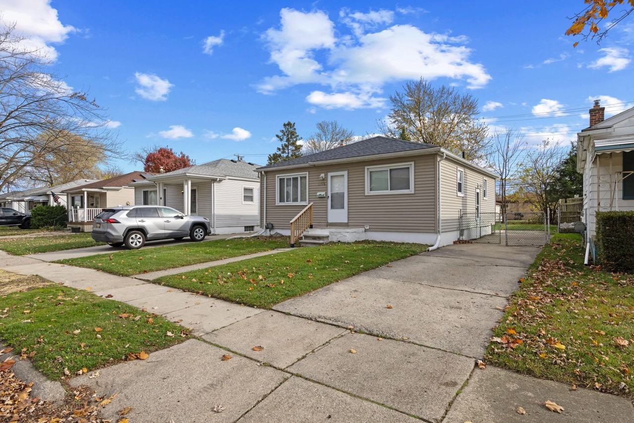 22578 Raven Ave - Photo 2 of 16