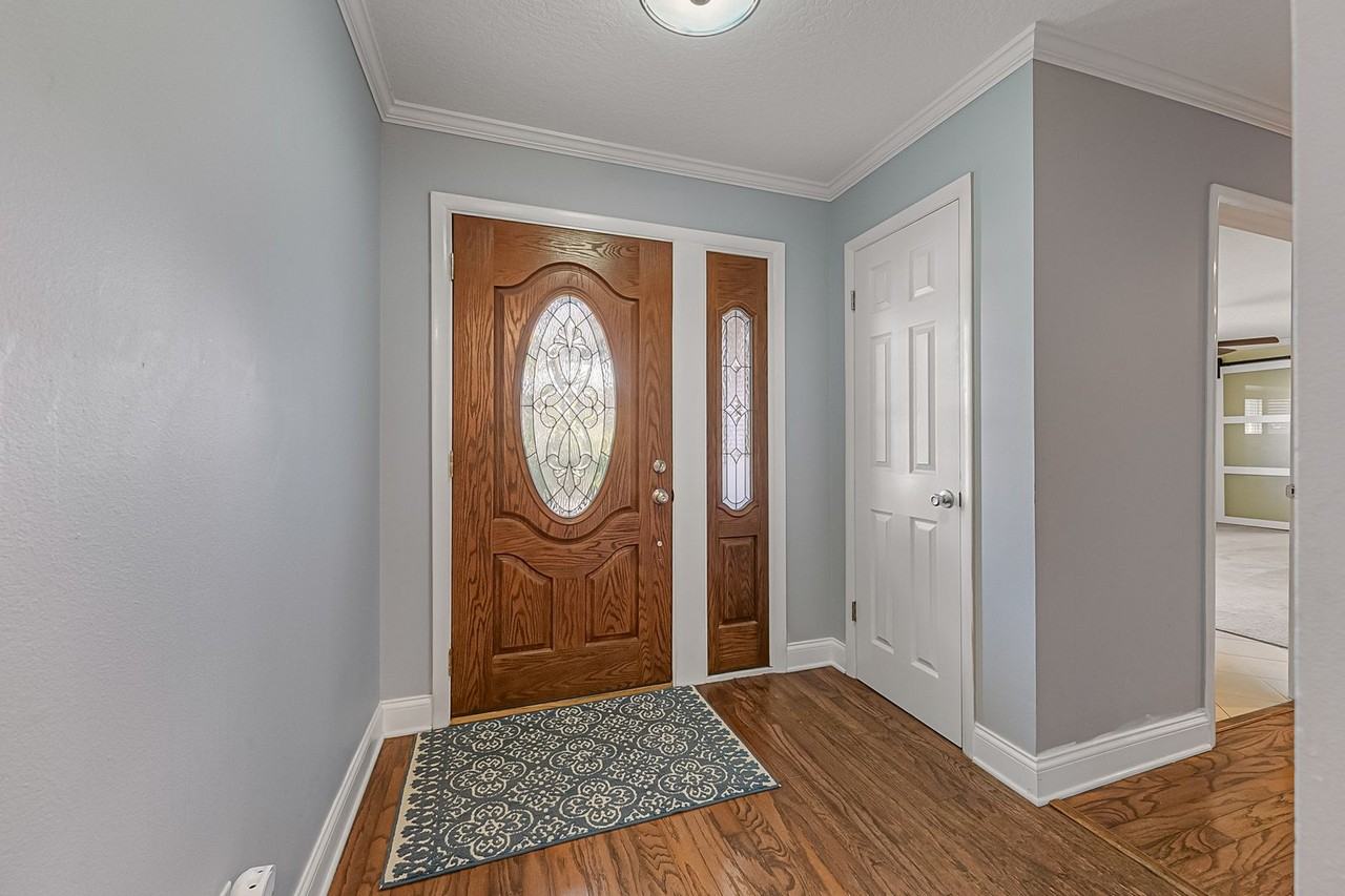 516 Bahama Dr - Photo 5 of 36