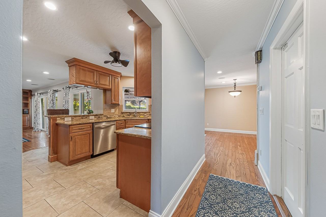 516 Bahama Dr - Photo 6 of 36