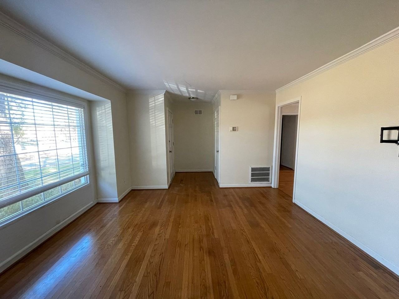 1716 Westchester Dr - Photo 3 of 14