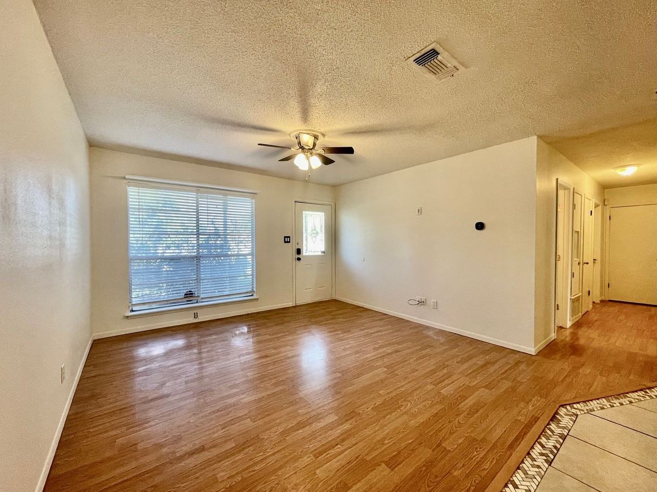 312 Magnolia St - Photo 4 of 16