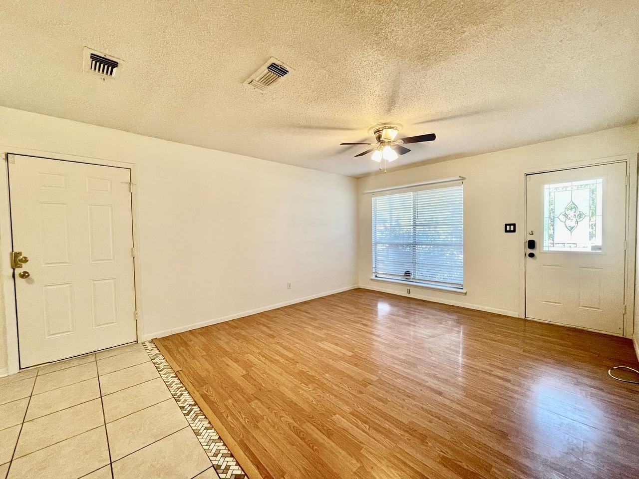 312 Magnolia St - Photo 5 of 16